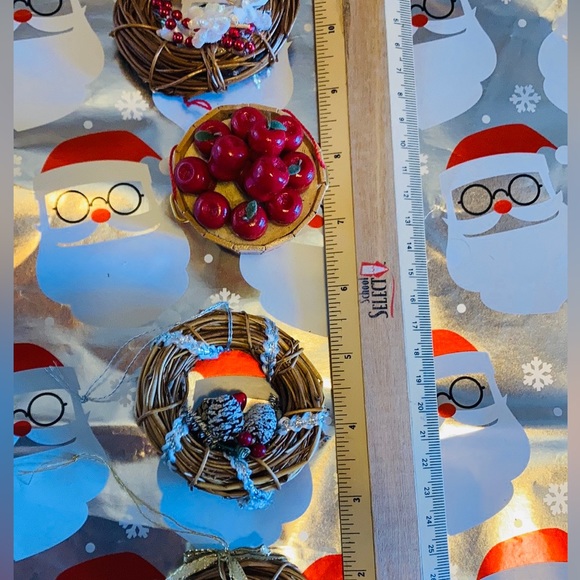 [Vintage] 🌲Mini Wreathes & A basket of Apples Holiday Ornament ✨🎄 - Picture 9 of 10